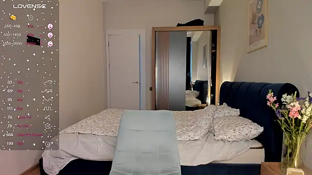 ThreeshaWhite online show from 11.11.25