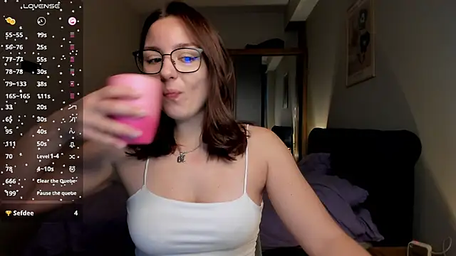 ThreeshaWhite online show from 01.18.26