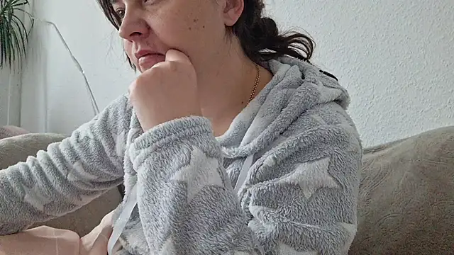 Cyndee Winter online show from 10.04.25