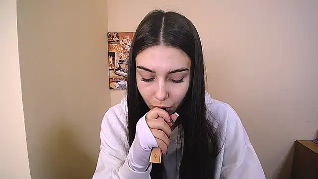 Snapshot of Lili_magic chatting on 10.19.25 Lili magic online show from 10.19.25