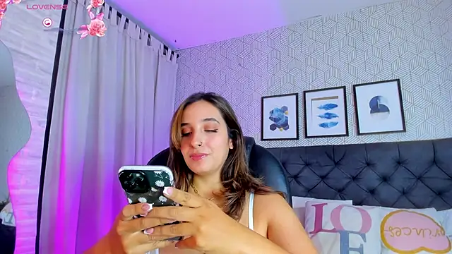 emma  smith1 online show from 02.08.25