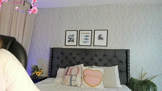 emma  smith1 online show from 02.18.25