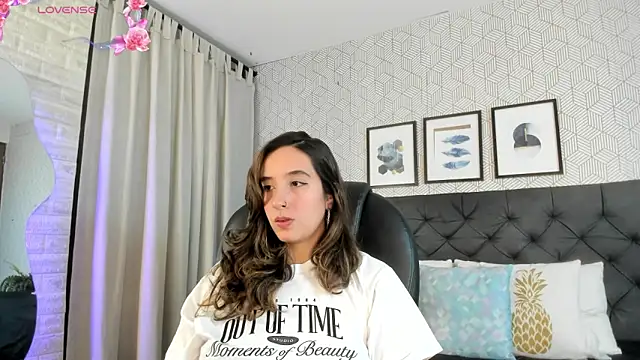 emma  smith1 online show from 03.04.25