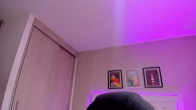 emma  smith1 online show from 02.21.26