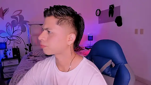 Niicky1  online show from 02.18.25