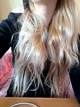 Elza kom online show from 10.16.25