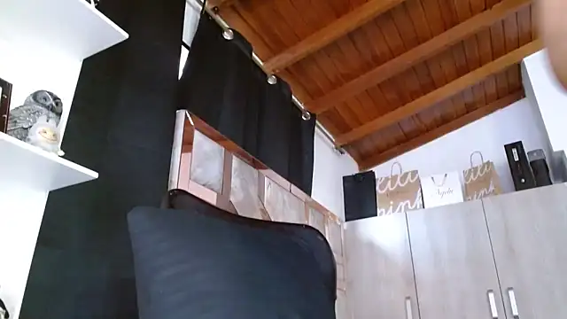 Snapshot of CONNY_BENSS chatting on 10.06.25 CONNY BENSS online show from 10.06.25