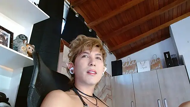 Snapshot of CONNY_BENSS chatting on 10.08.25 CONNY BENSS online show from 10.08.25