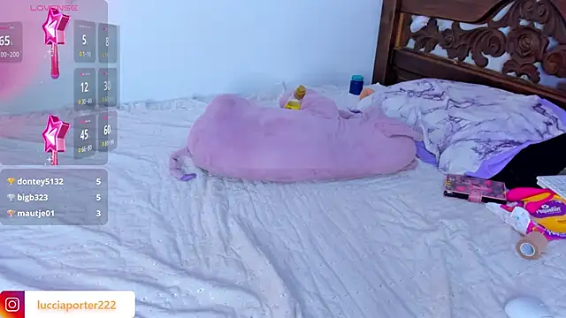 Snapshot of LucciaPorter chatting on 12.21.24 LucciaPorter online show from 12.21.24