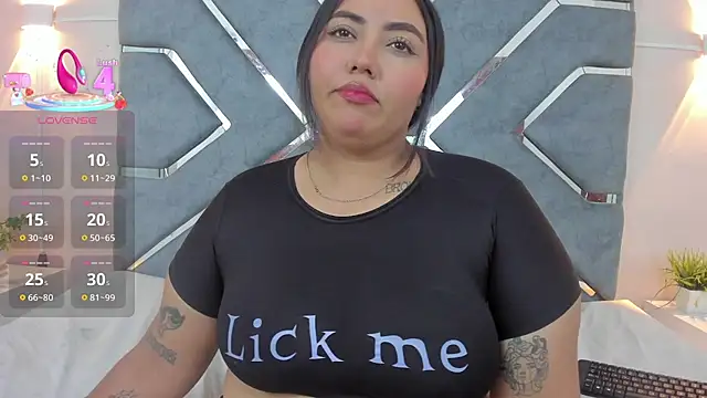 Snapshot of LucciaPorter chatting on 10.09.25 LucciaPorter online show from 10.09.25