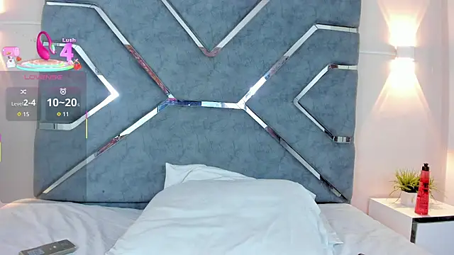 Snapshot of LucciaPorter chatting on 10.10.25 LucciaPorter online show from 10.10.25