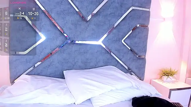 Snapshot of LucciaPorter chatting on 10.20.25 LucciaPorter online show from 10.20.25