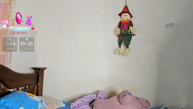 Snapshot of LucciaPorter chatting on 10.31.25 LucciaPorter online show from 10.31.25