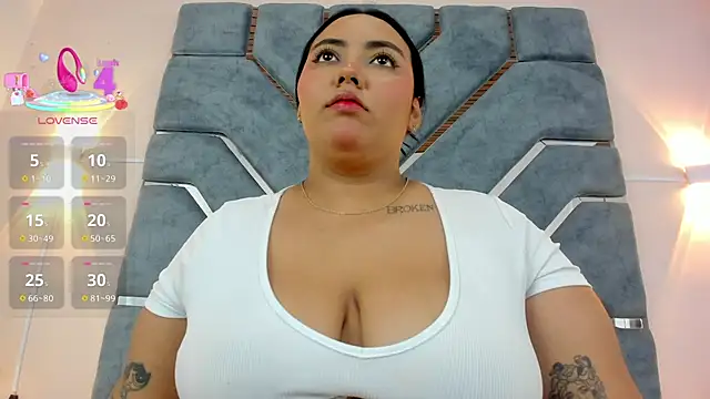 Snapshot of LucciaPorter chatting on 11.06.25 LucciaPorter online show from 11.06.25