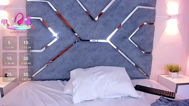 Snapshot of LucciaPorter chatting on 11.07.25 LucciaPorter online show from 11.07.25