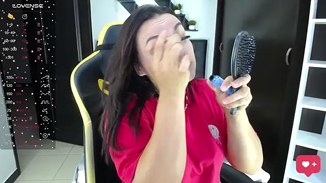 Snapshot of kendalladam chatting on 10.23.25 kendalladam online show from 10.23.25