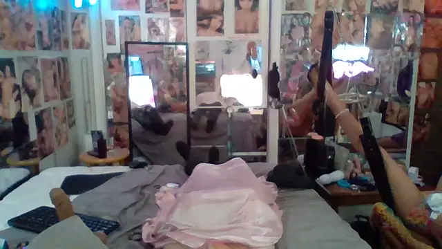 Snapshot of luvs2cumm69 chatting on 05.07.26 luvs2cumm69 online show from 05.07.26