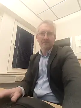 tom-swede online show from 01.08.25