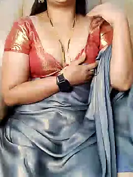Traditional Housewife  online show from 01.17.25