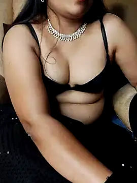 Traditional Housewife  online show from 01.30.25