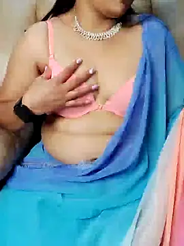 Traditional Housewife  online show from 01.31.25