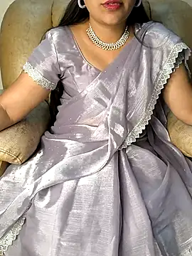 Traditional Housewife  online show from 02.13.25