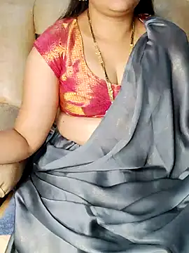 Traditional Housewife  online show from 02.17.25
