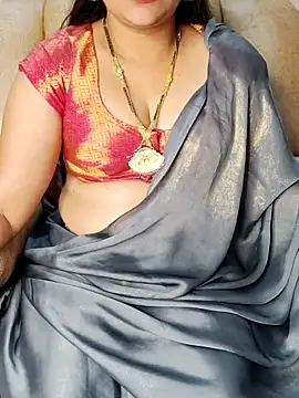 Traditional Housewife  online show from 02.18.25