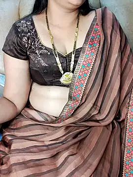 Traditional Housewife  online show from 02.18.25
