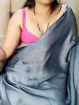 Traditional Housewife  online show from 02.21.25