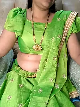 Traditional Housewife  online show from 02.22.25