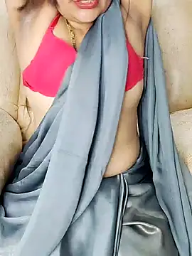 Traditional Housewife  online show from 03.16.25