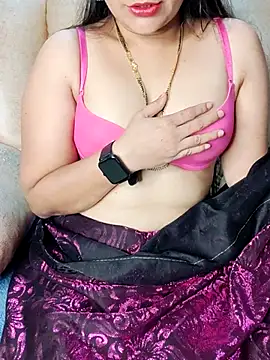 Traditional Housewife  online show from 03.21.25