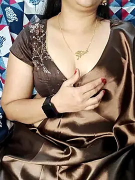 Traditional Housewife  online show from 09.16.25