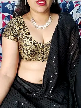 Traditional Housewife  online show from 09.18.25