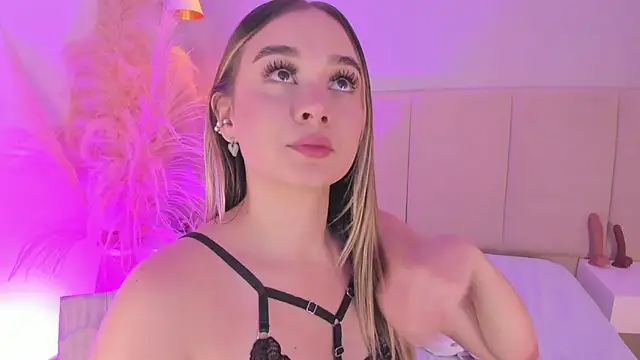 Snapshot of sofia_pamela chatting on 02.16.25 sofia pamela online show from 02.16.25