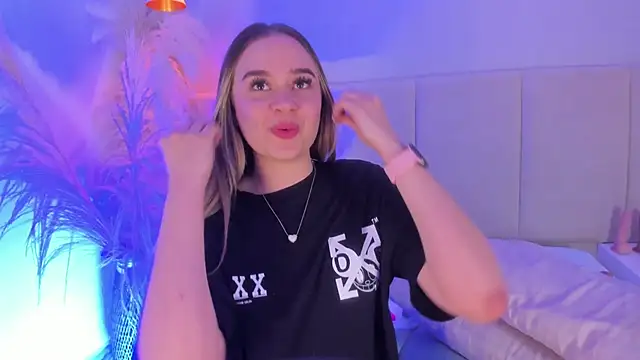 Snapshot of sofia_pamela chatting on 03.11.25 sofia pamela online show from 03.11.25