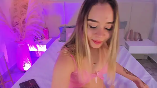 Snapshot of sofia_pamela chatting on 03.22.25 sofia pamela online show from 03.22.25