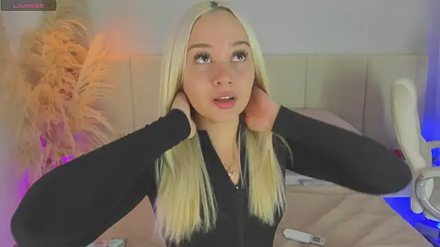 Snapshot of sofia_pamela chatting on 09.23.25 sofia pamela online show from 09.23.25