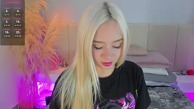 Snapshot of sofia_pamela chatting on 09.26.25 sofia pamela online show from 09.26.25