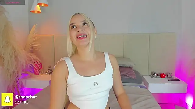 Snapshot of sofia_pamela chatting on 10.24.25 sofia pamela online show from 10.24.25