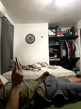 Snapshot of Magicerosxx69 chatting on 12.19.25 Magicerosxx69 online show from 12.19.25