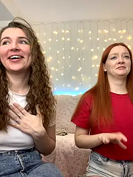 Snapshot of Radiants_two chatting on 11.08.25 Radiants two online show from 11.08.25