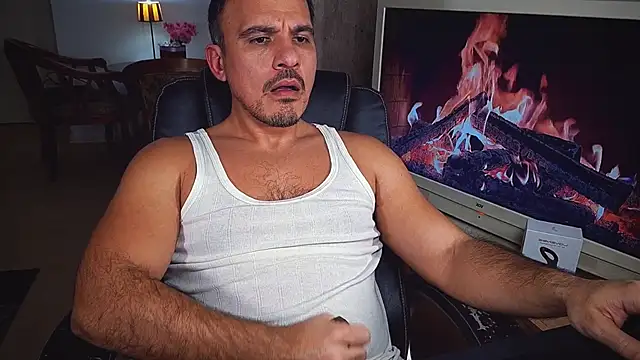 Snapshot of officeman7 chatting on 12.11.24 officeman7 online show from 12.11.24