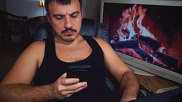 Snapshot of officeman7 chatting on 01.12.25 officeman7 online show from 01.12.25