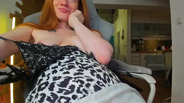 Aliceginger99 online show from 01.12.26