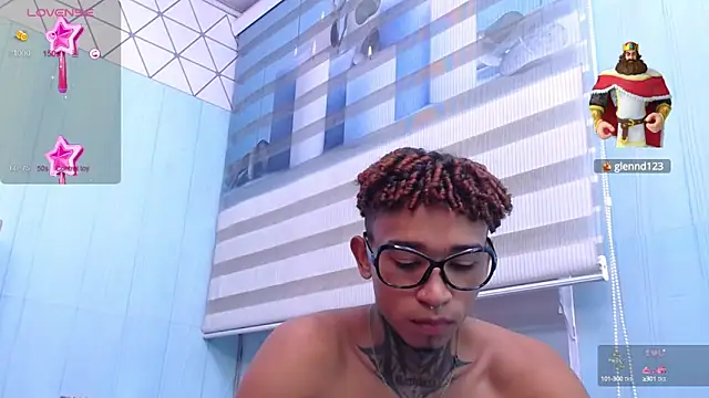 Snapshot of sexy_blacks_ chatting on 01.17.25 sexy blacks online show from 01.17.25