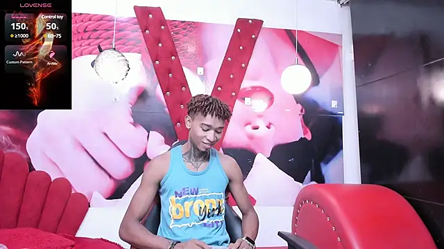 Snapshot of sexy_blacks_ chatting on 01.21.25 sexy blacks online show from 01.21.25