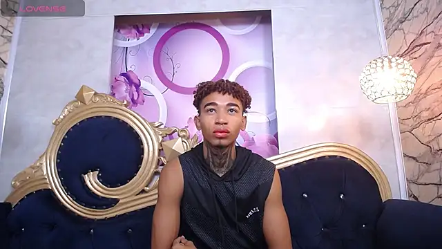 Snapshot of sexy_blacks_ chatting on 01.23.25 sexy blacks online show from 01.23.25