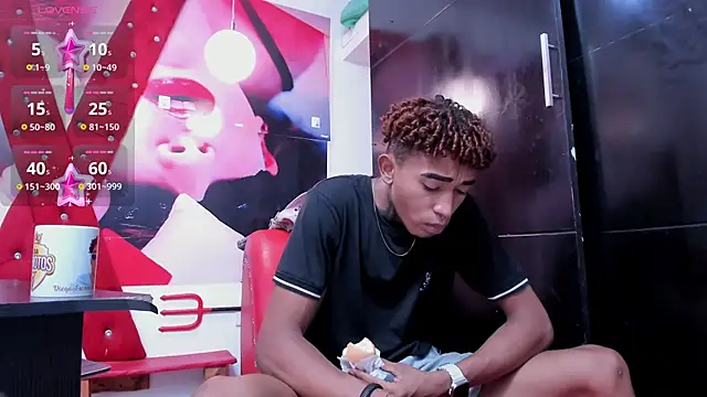 Snapshot of sexy_blacks_ chatting on 01.25.25 sexy blacks online show from 01.25.25